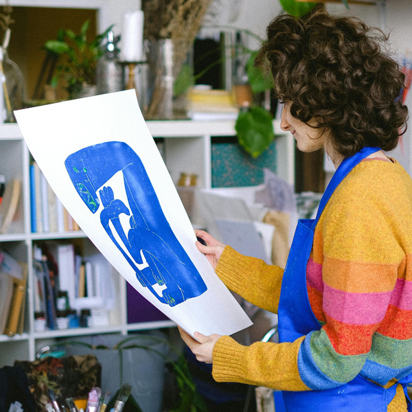 woman-holding-print